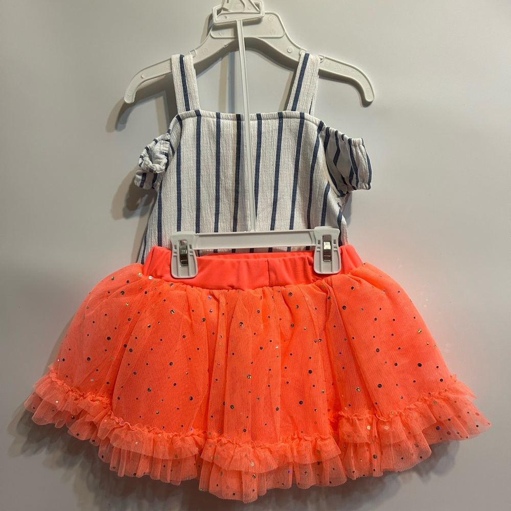Two piece set - Picture 2 of 2